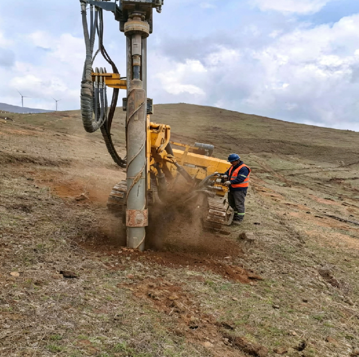 Various down-the-hole drills, high-lift drills and air compressors for sale